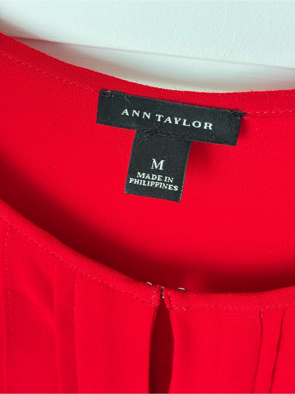 Ann Taylor Red Sleeveless Pleated-Front Camisole Top Women's Medium - Picture 2 of 9
